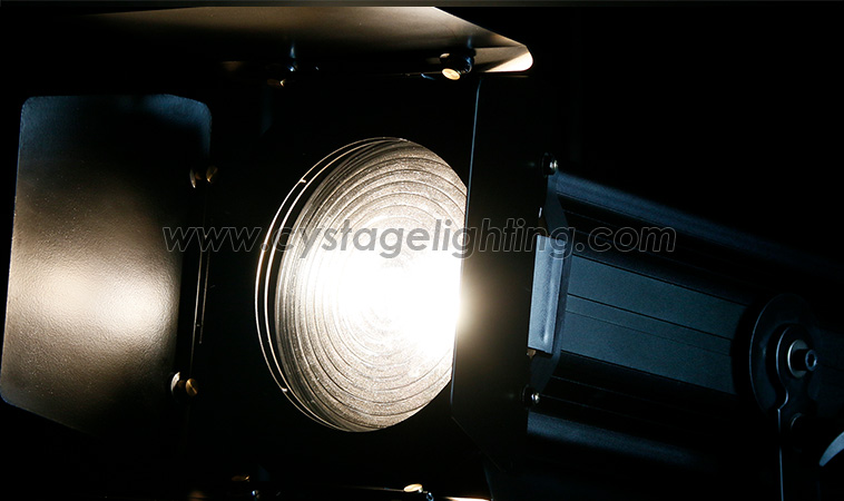 PRO-TV F40A/F40M 150W/200W/300W Auto/Manual Zoom LED Fresnel Spotlight with zoom